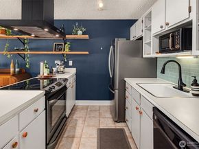 3661 24th Place W 406, Seattle WA 98199