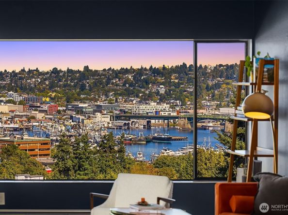 3661 24th Place W 406, Seattle WA 98199