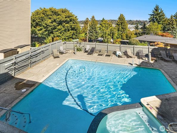 3661 24th Place W 406, Seattle WA 98199