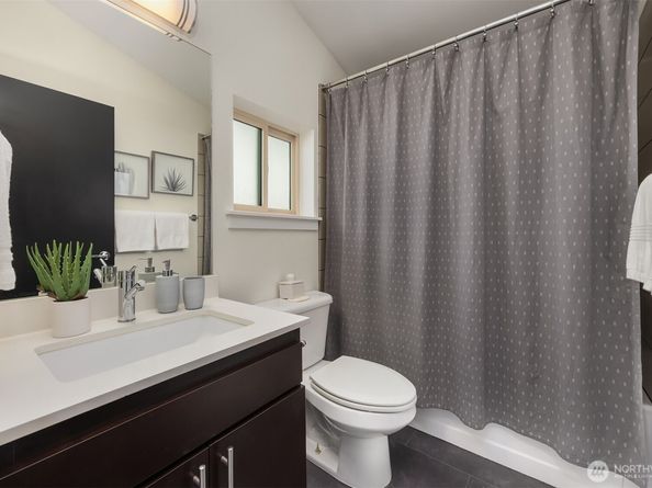 2831 SW Yancy Street A, Seattle WA 98126