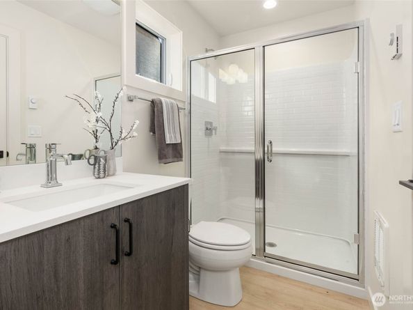 13104 NE 103RD Place, Kirkland WA 98033