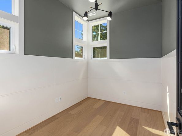 13104 NE 103RD Place, Kirkland WA 98033