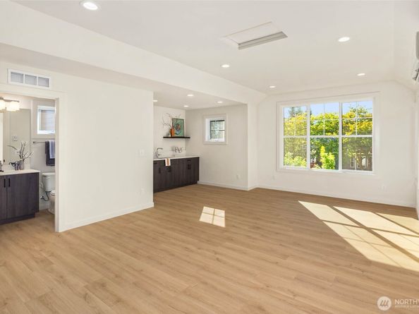 13104 NE 103RD Place, Kirkland WA 98033