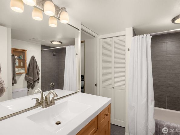 3400 108th Place NE 2, Bellevue WA 98004