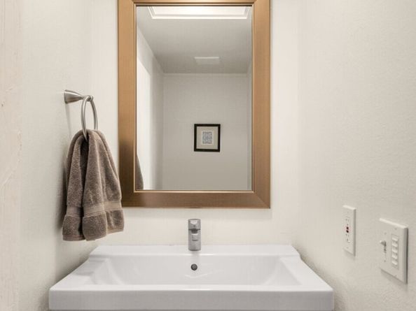 3400 108th Place NE 2, Bellevue WA 98004