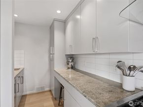 6214 52nd Avenue NE, Seattle WA 98115