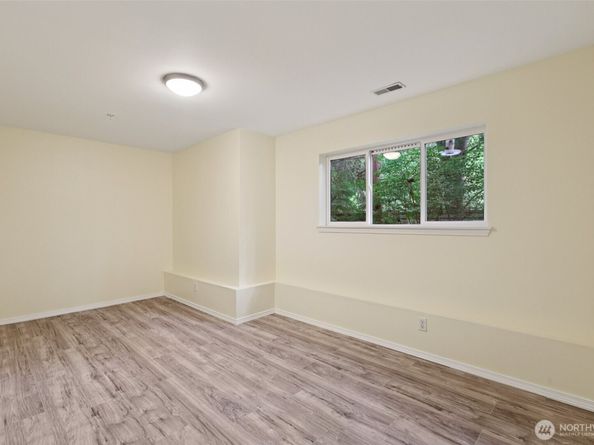 5502 240th Street SW C304, Mountlake Terrace WA 98043