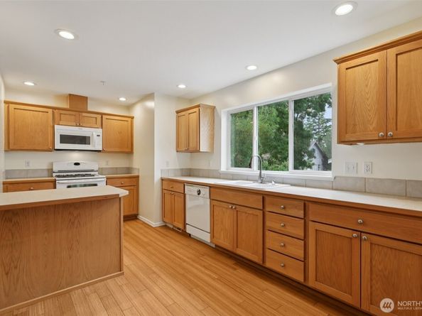 5502 240th Street SW C304, Mountlake Terrace WA 98043