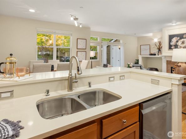 1887 16th Lane NE 1887, Issaquah WA 98029