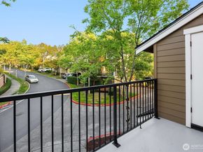 1887 16th Lane NE 1887, Issaquah WA 98029