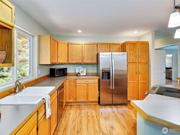 17691 Division Avenue NE, Suquamish WA 98392