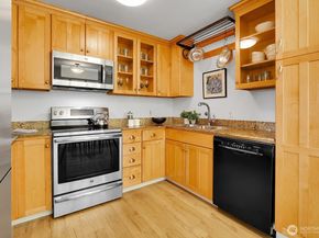 2552 14th Avenue W 202, Seattle WA 98119