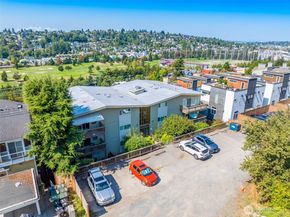 2552 14th Avenue W 202, Seattle WA 98119