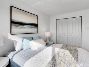 2552 14th Avenue W 202, Seattle WA 98119