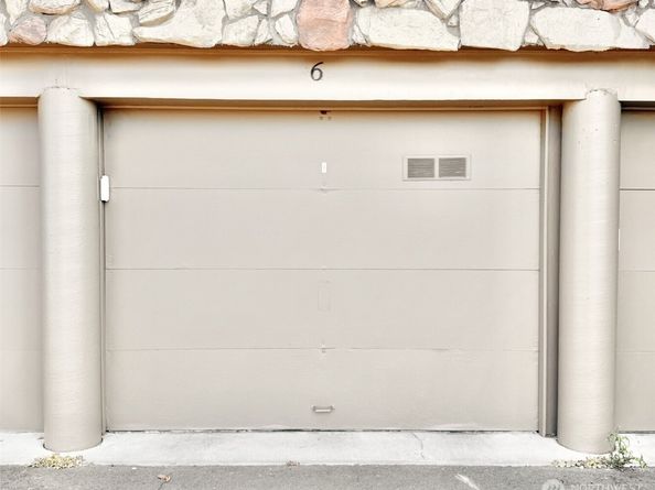 2552 14th Avenue W 202, Seattle WA 98119