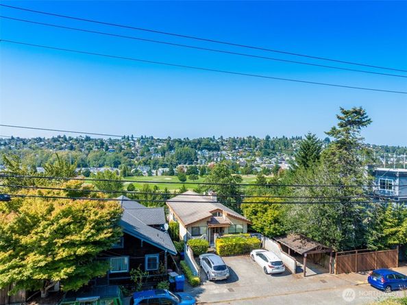 2552 14th Avenue W 202, Seattle WA 98119