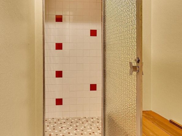 2552 14th Avenue W 202, Seattle WA 98119