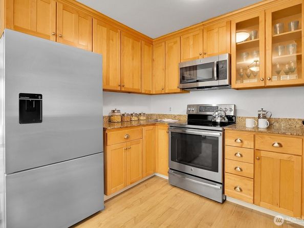 2552 14th Avenue W 202, Seattle WA 98119