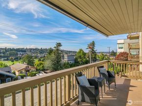 2552 14th Avenue W 202, Seattle WA 98119