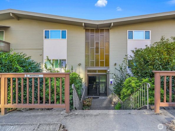 2552 14th Avenue W 202, Seattle WA 98119