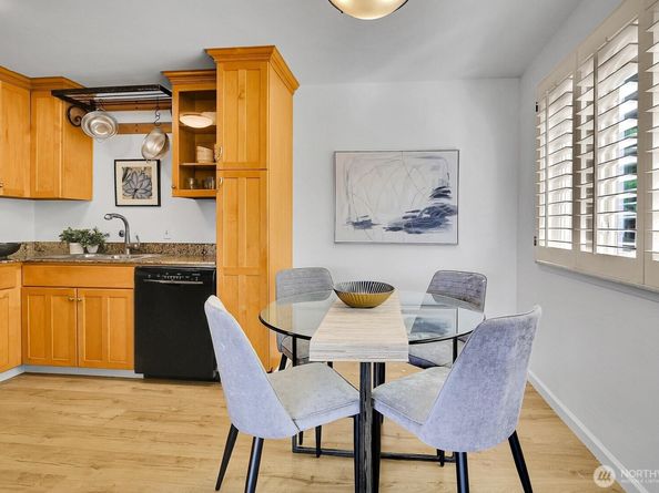 2552 14th Avenue W 202, Seattle WA 98119