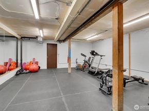 2552 14th Avenue W 202, Seattle WA 98119