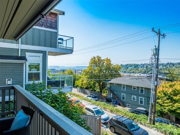 2552 14th Avenue W 202, Seattle WA 98119