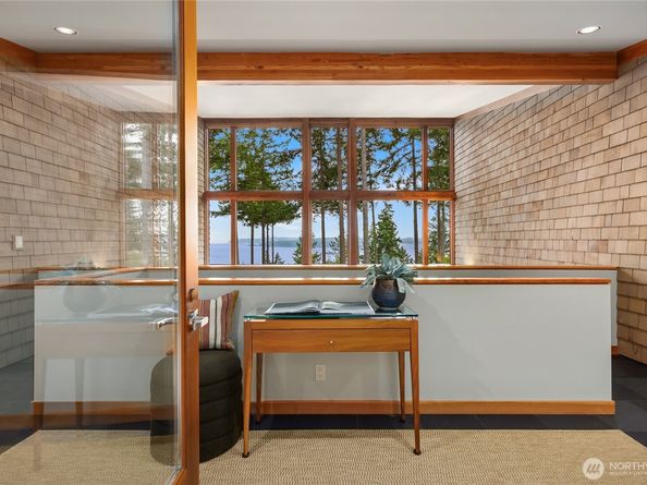 11121 NE Brownell Lane, Bainbridge Island WA 98110
