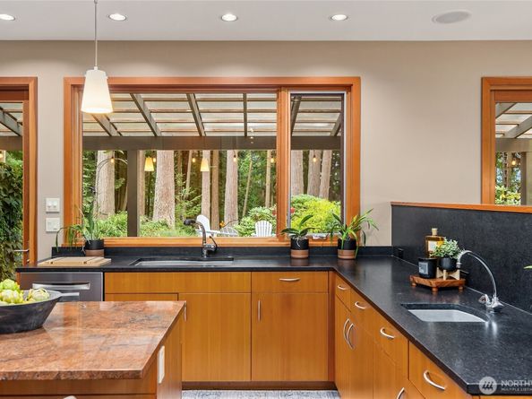 11121 NE Brownell Lane, Bainbridge Island WA 98110