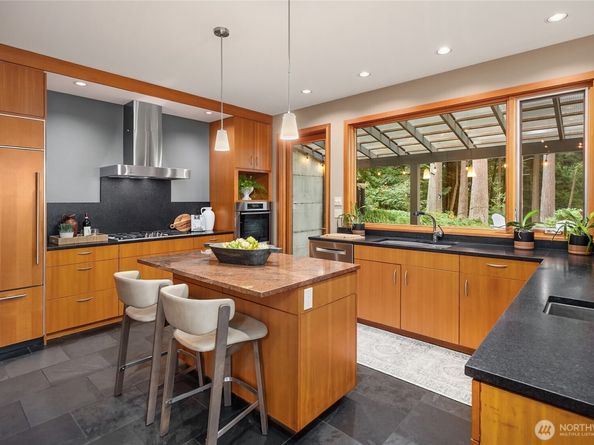 11121 NE Brownell Lane, Bainbridge Island WA 98110