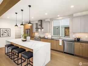 4406 1st Avenue NE, Seattle WA 98105