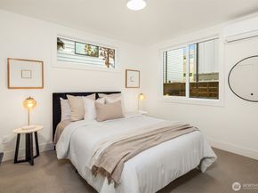 4406 1st Avenue NE, Seattle WA 98105