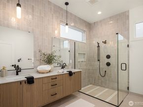 4406 1st Avenue NE, Seattle WA 98105