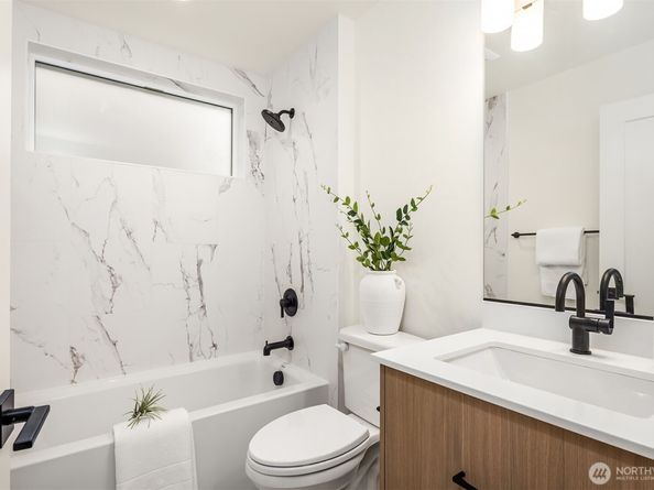 4406 1st Avenue NE, Seattle WA 98105