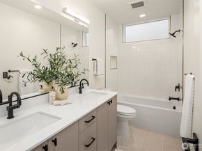 4406 1st Avenue NE, Seattle WA 98105