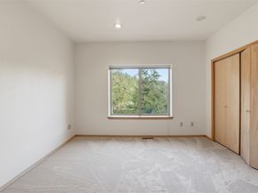 18432 W Lake Desire Drive SE, Renton WA 98058