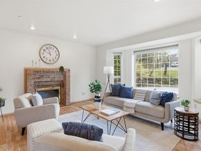 18432 W Lake Desire Drive SE, Renton WA 98058