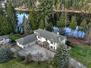 18432 W Lake Desire Drive SE, Renton WA 98058