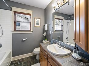 3532 Meridian Avenue N, Seattle WA 98103