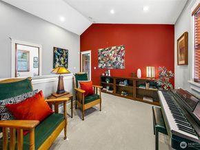 3532 Meridian Avenue N, Seattle WA 98103