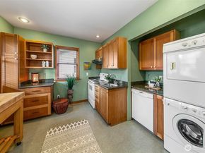 3532 Meridian Avenue N, Seattle WA 98103