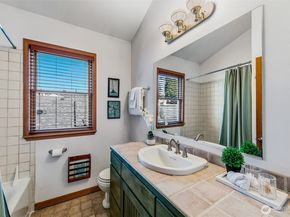 3532 Meridian Avenue N, Seattle WA 98103