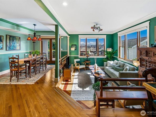 3532 Meridian Avenue N, Seattle WA 98103