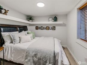 3532 Meridian Avenue N, Seattle WA 98103