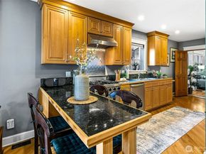 3532 Meridian Avenue N, Seattle WA 98103