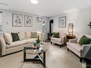 3532 Meridian Avenue N, Seattle WA 98103