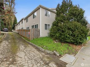 13349 Ambaum Boulevard SW, Burien WA 98146