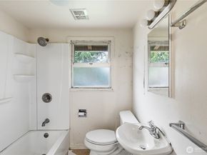 11716 16th Avenue NE, Seattle WA 98125