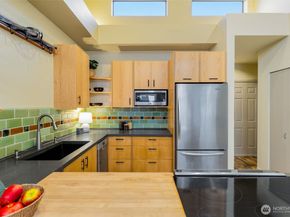 600 Malden Avenue E 304, Seattle WA 98112