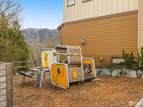 1000 Cabin Creek Lane SW D304, Issaquah WA 98027